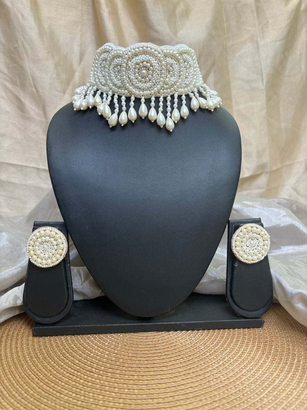 Meera Neckpiece [White]