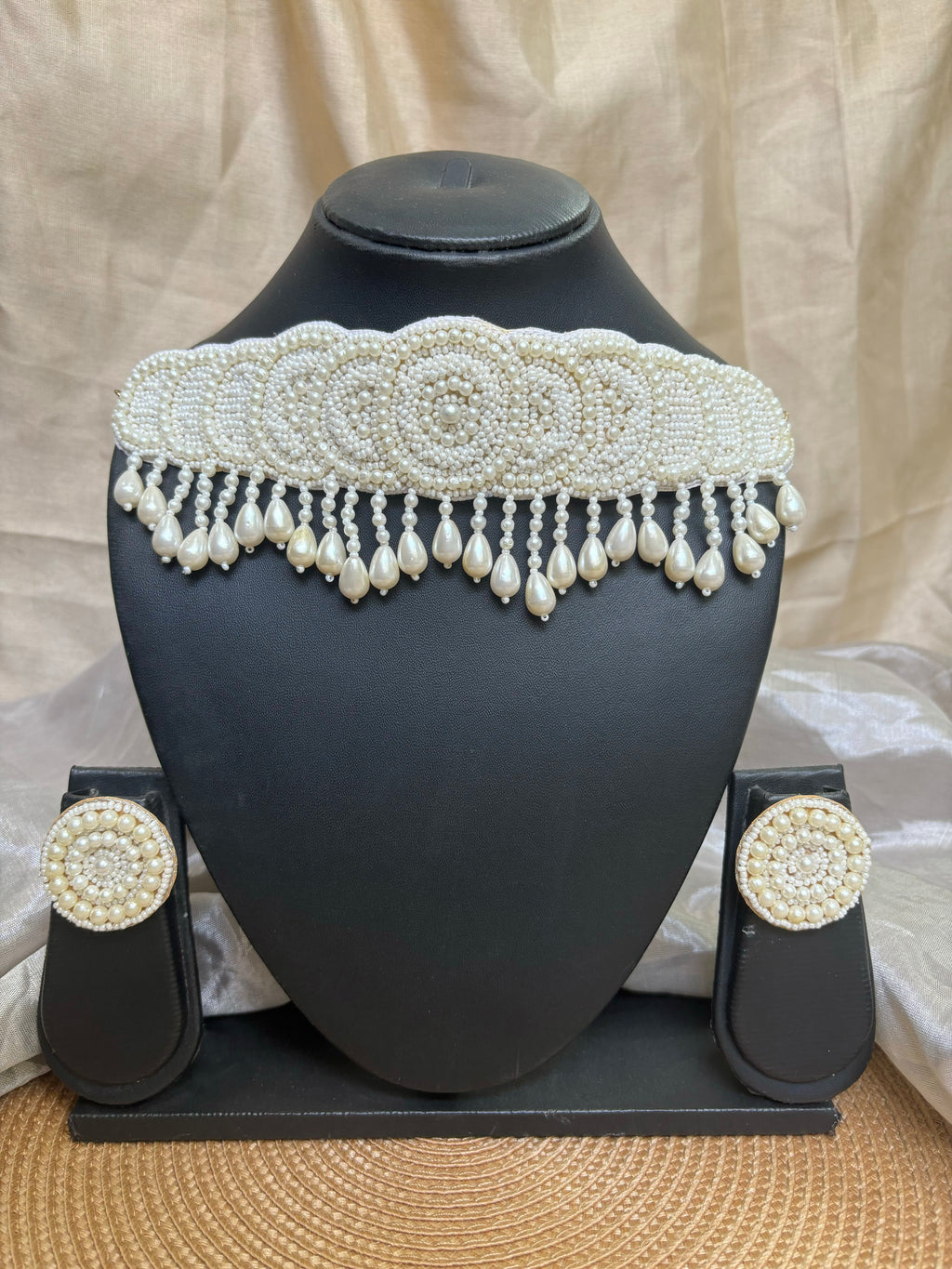 Meera Neckpiece [White]