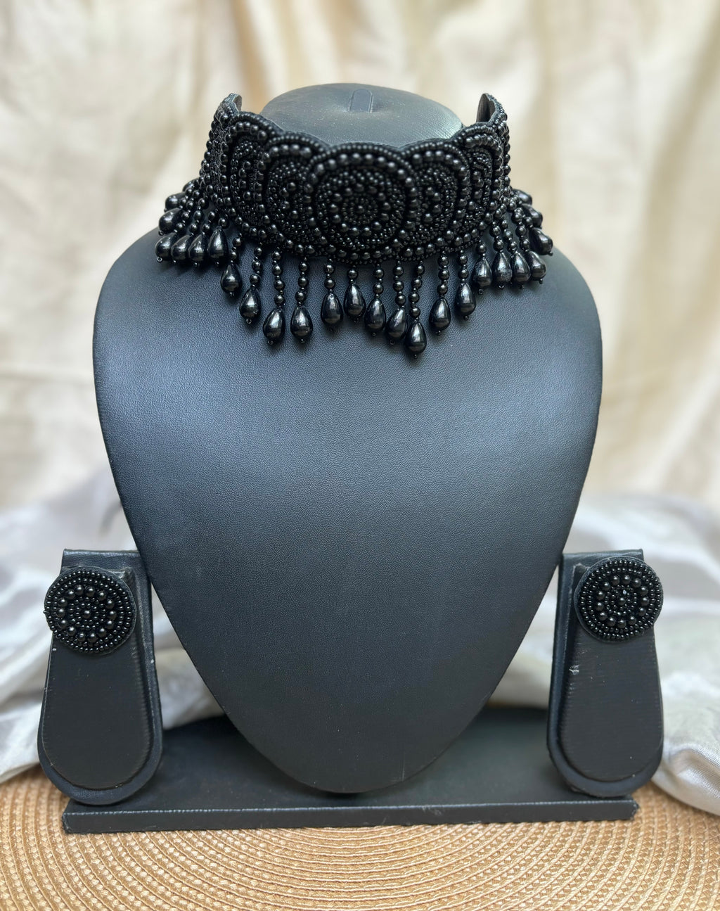 Meera Neckpiece [ Black ]