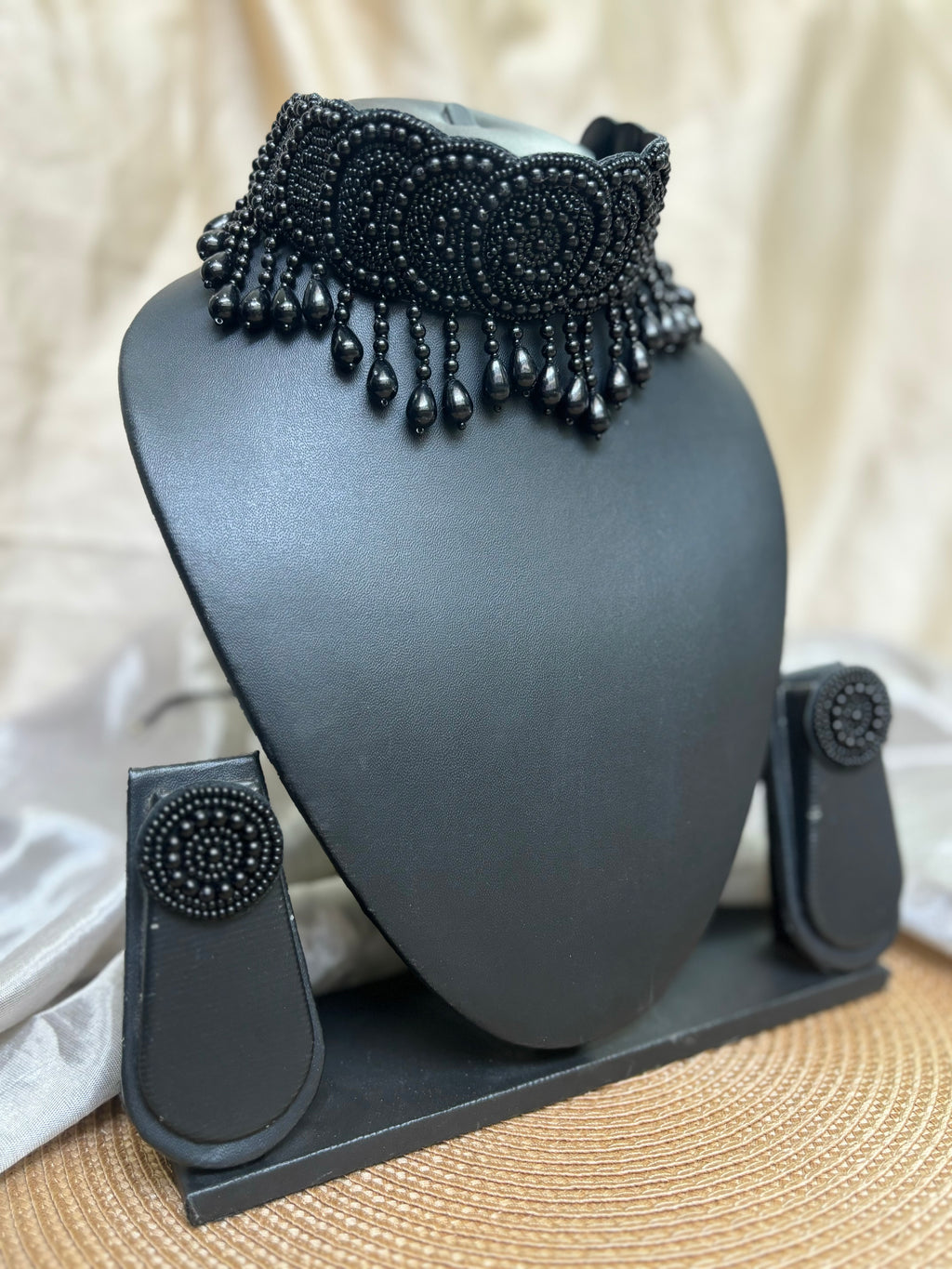 Meera Neckpiece [ Black ]