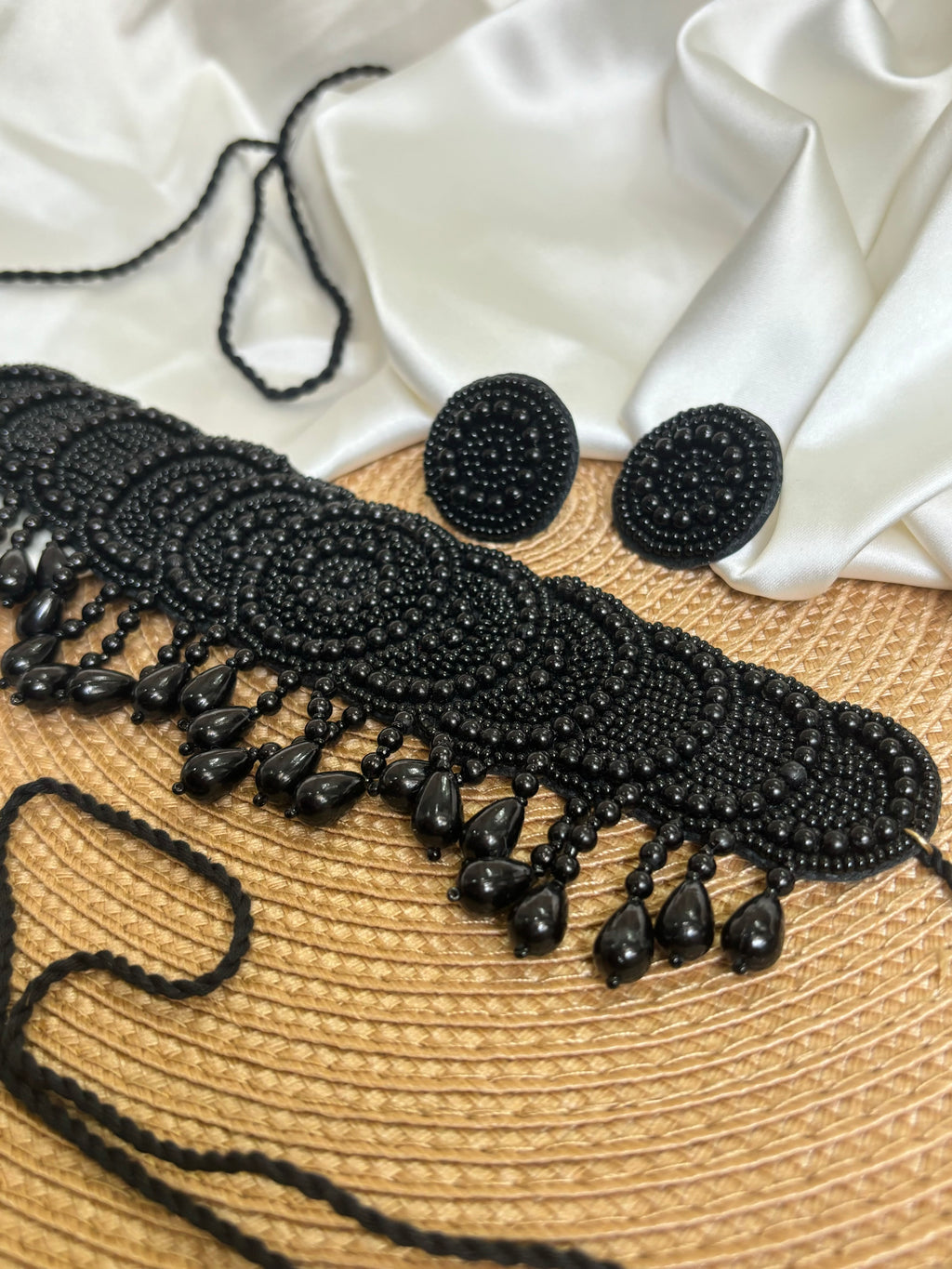 Meera Neckpiece [ Black ]