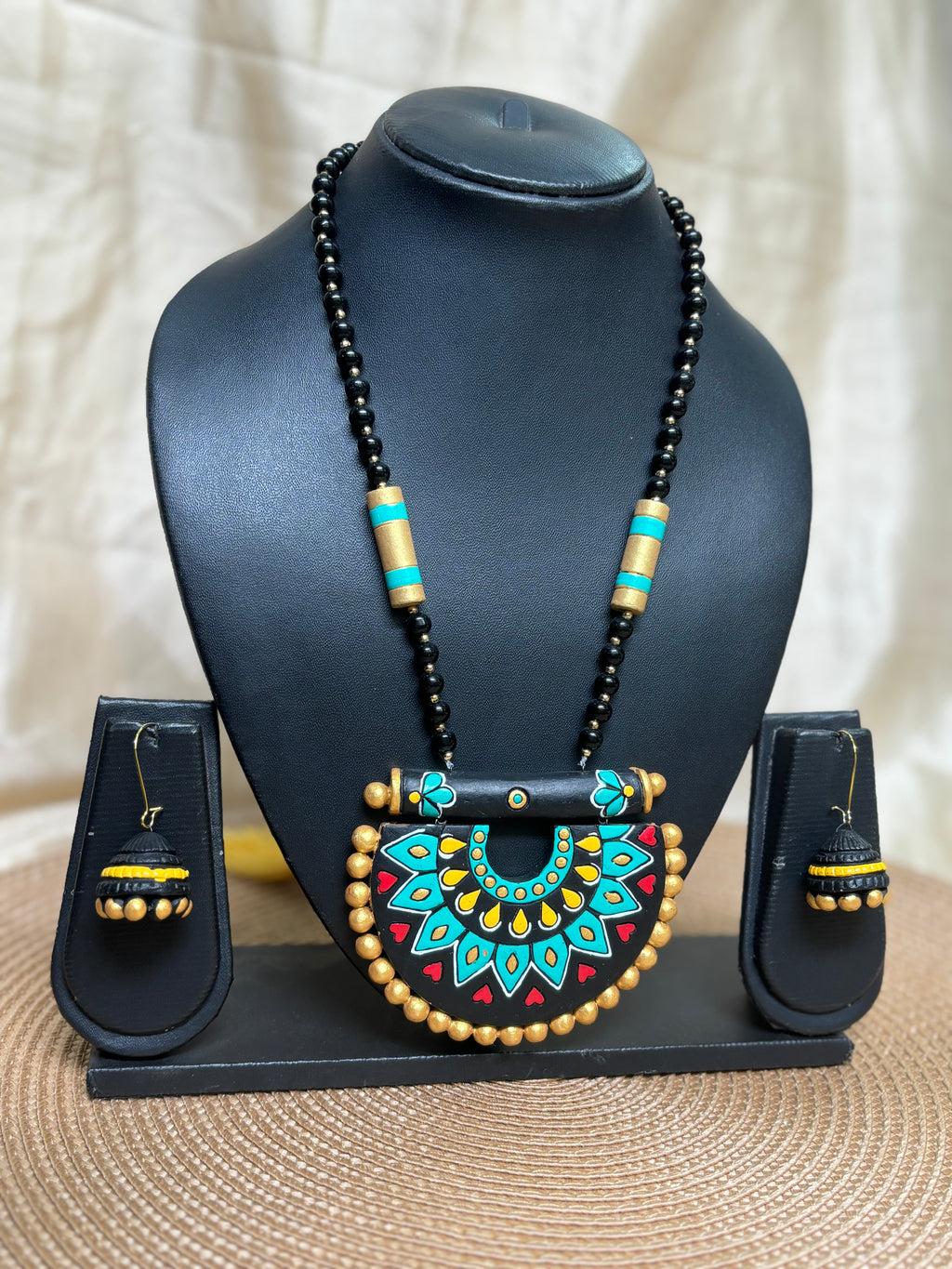 Madhubala Neckpiece [Black and Blue]