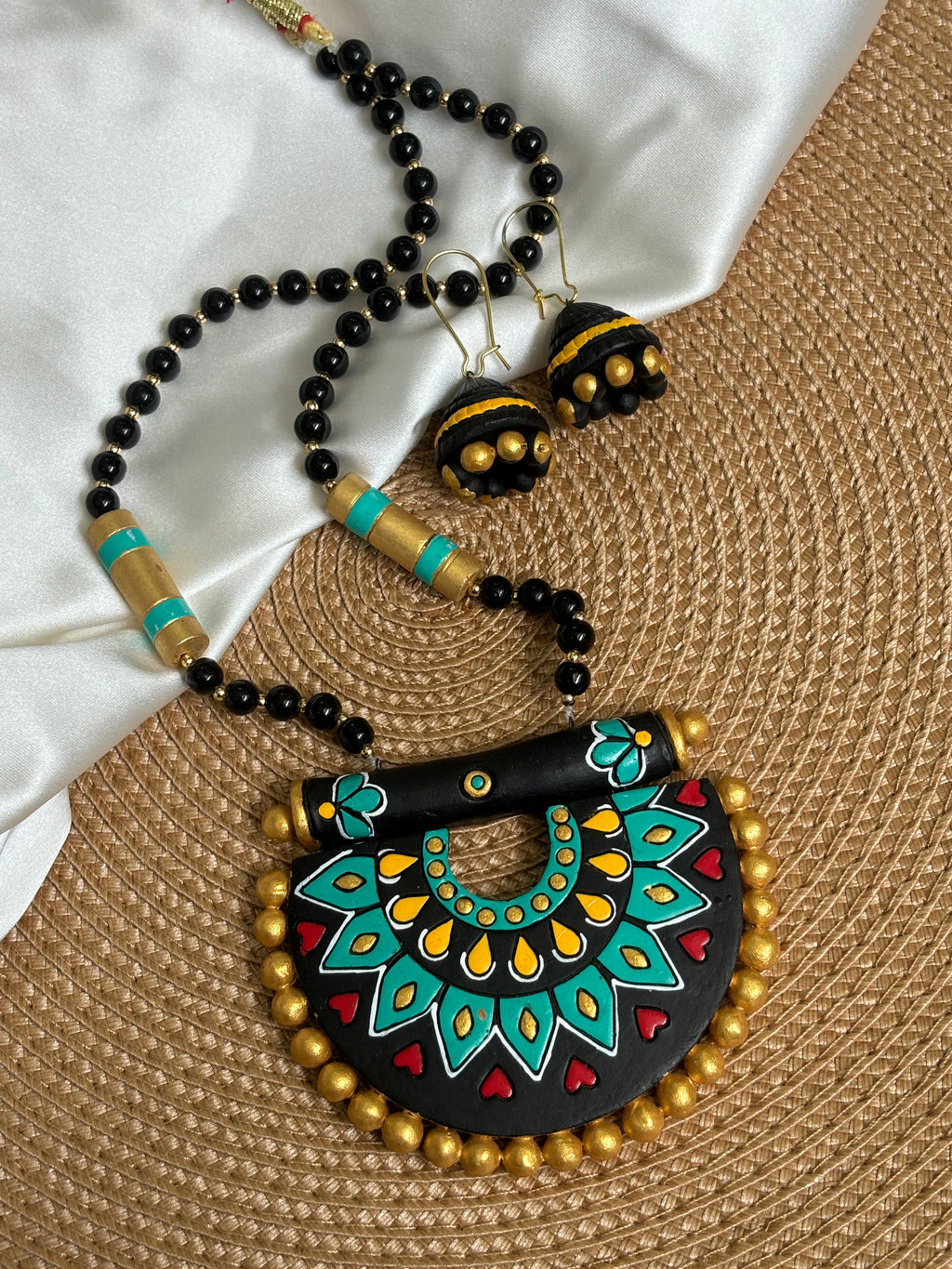 Madhubala Neckpiece [Black and Blue]